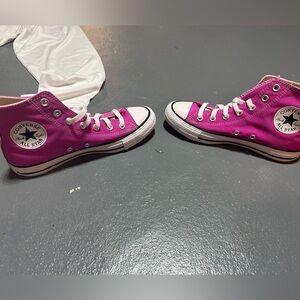 NIB Converse Chuck Taylor fuchsia